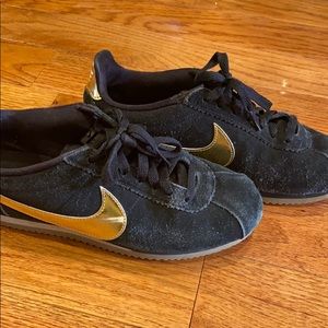Black and gold Cortez 7.5